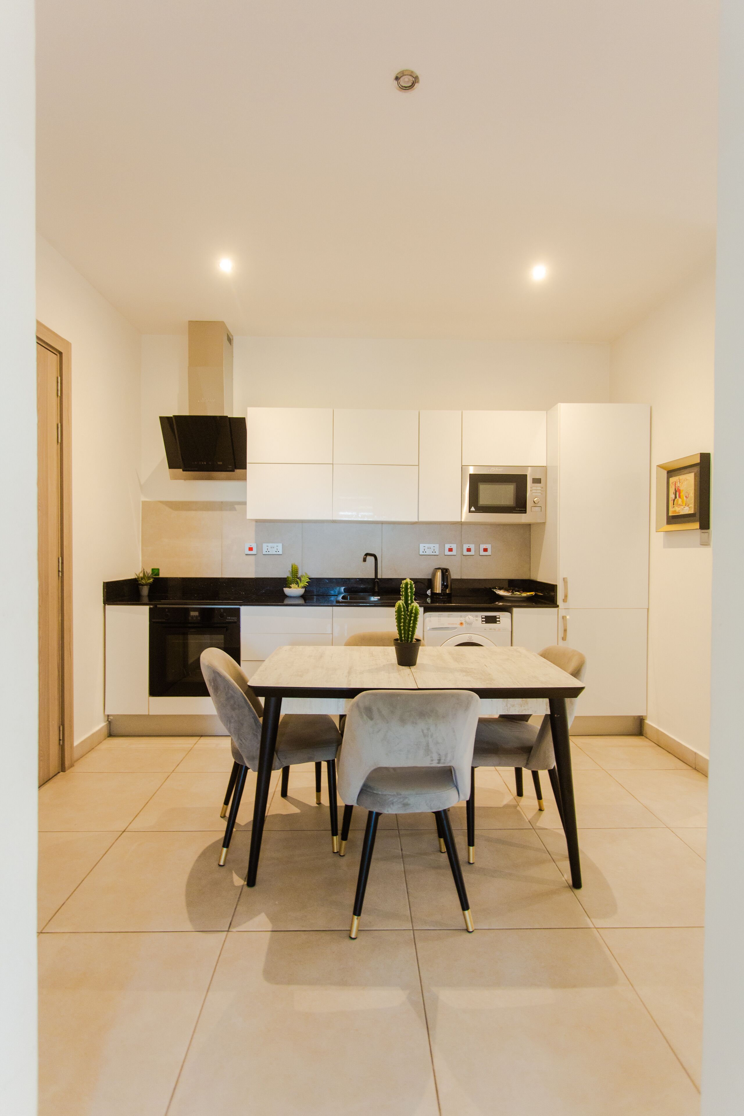Exclusive Apartment, 2 Bedrooms, Patio, City View | In-room dining