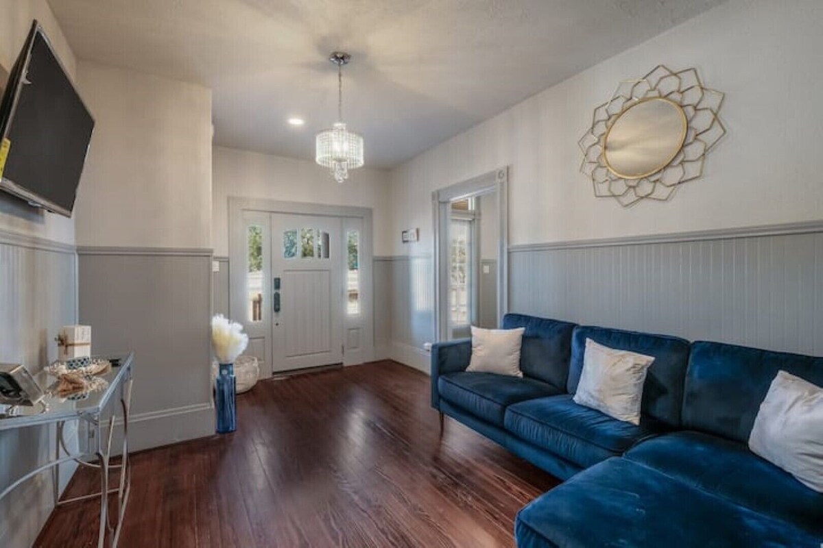 AAV Home Unit A-New!Adorable 2BR Near Fort Sam/Pearl/DT