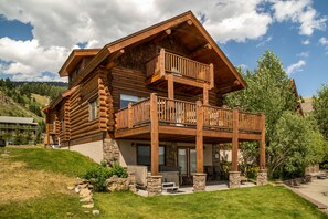 Exterior - Kings Cabin (West Yellowstone)