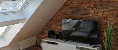 Smart TV, DVD player, stereo