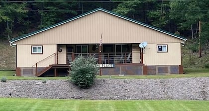 Private family lodge on 42 serene acres- 15 minutes to Penn State- Centre County