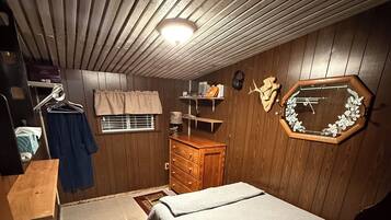 9 bedrooms, bed sheets