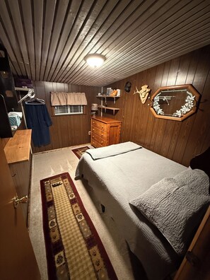 9 bedrooms, bed sheets