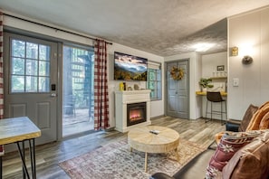 TV, fireplace - Moose Theme Suite King Bed & Private Hot Tub (Gatlinburg)