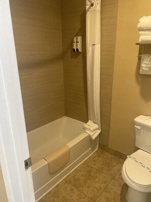 Hårføner og håndklær