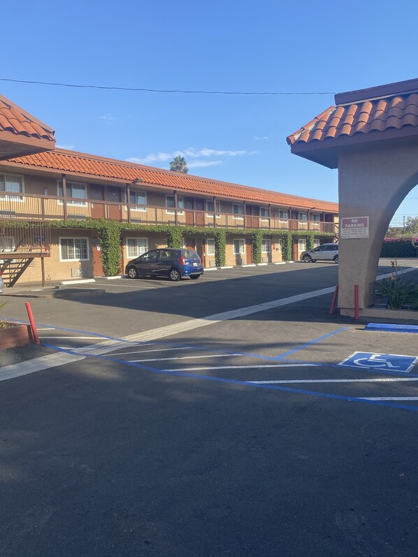 Front of property - Anaheim Astoria Inn And Suites (Anaheim)