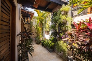 Property grounds - Casa Del Hidalgo - 7 BR Walled City Colonial Villa (Cartagena de Indias)