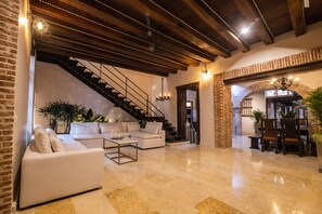 Interior - Casa Del Hidalgo - 7 BR Walled City Colonial Villa (Cartagena de Indias)