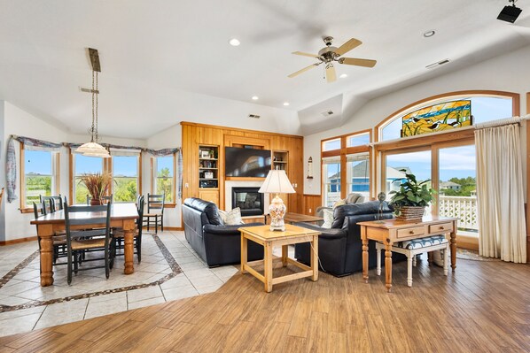 Smart TV, DVD player, stereo - Pet friendly home! Elevator & amazing pool bar with TV, hot tub, deck views!  (Corolla)