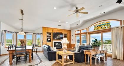 Pet friendly home! Elevator & amazing pool bar with TV, hot tub, deck views!