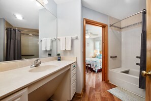 Bathtub, jetted tub, towels