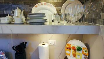 Fridge, microwave, oven, coffee/tea maker