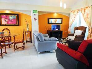 Smart TV, books - Apartamento ¡a 2 min del Mar! Cómodo, Limpio y Seguro (Isla Mujeres)