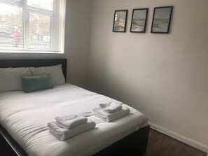 4 bedrooms, WiFi - ✪Family/Contractors, 4 double bed,Free parking✪ (London)