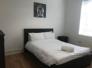 4 bedrooms, WiFi - ✪Family/Contractors, 4 double bed,Free parking✪ (London)