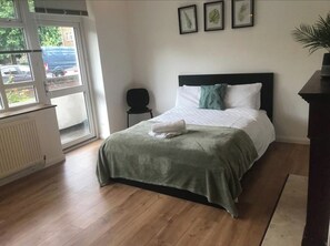 4 bedrooms, WiFi - ✪Family/Contractors, 4 double bed,Free parking✪ (London)