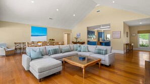 Smart TV, fireplace, stereo - Bella Casa - By Latitude South Coast (Berry)