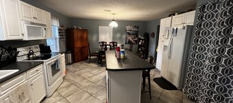 Yellow Sands Room - READ DESCRIPTION, FREE Coffee, Pet Friendly