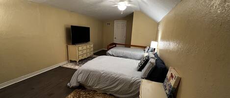 1 bedroom, desk, iron/ironing board, free WiFi