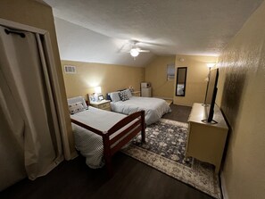 1 sovrum, skrivbord, strykjärn/strykbräda och gratis wi-fi