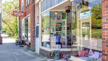 A storefront with a sign for 'The Old Drugs Store' and 'Cumberland Gap Artists' Co-op'.