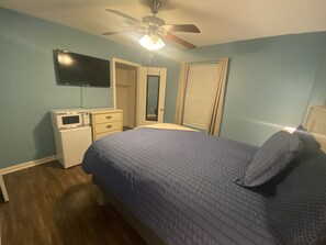 1 chambre, bureau, fer et planche à repasser, Wi-Fi gratuit