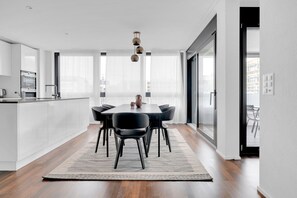 Dining - Luxe Opfikon 4.5 Room w/ Storage & W/D, 2 mins to Market, by Blueground (Zurich)