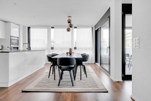 Luxe Opfikon 4.5 Room w/ Storage & W/D, 2 mins to Market, by Blueground