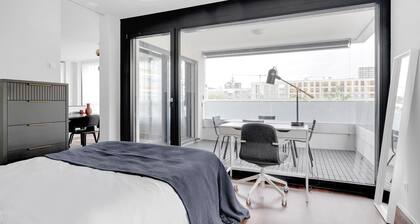 Luxe Opfikon 4.5 Room w/ Storage & W/D, 2 mins to Market, by Blueground