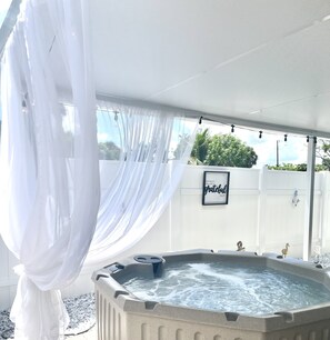 Baignoire à remous extérieure