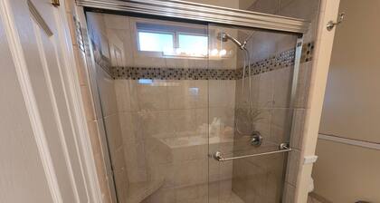 Charming, light-filled and immaculate cottage-studio off main house