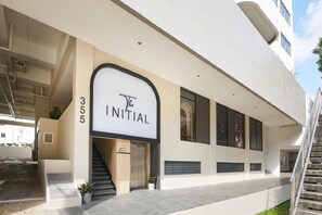 Vista frontal de la propiedad