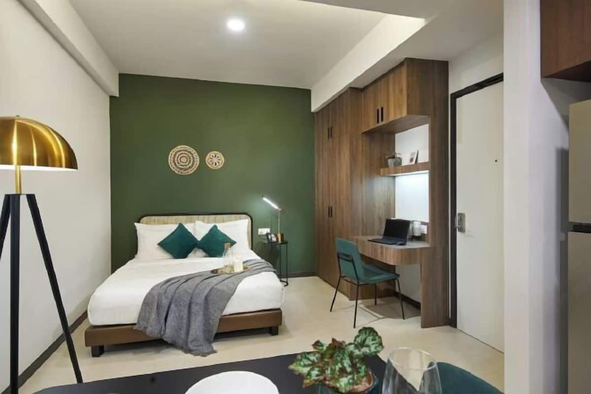 2 bedrooms, in-room safe, iron/ironing board, free WiFi