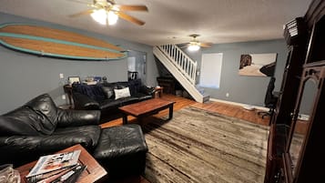 Smart TV, computer monitors