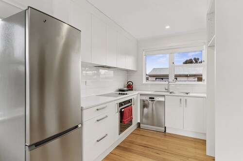 3 Bed At The Mount Close To Bayfair Shopping Mall