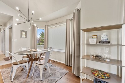 Adorable Cottage! 2BR, 1BA house, garage, open space