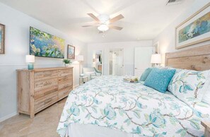 4 habitaciones, escritorio y tabla de planchar con plancha 