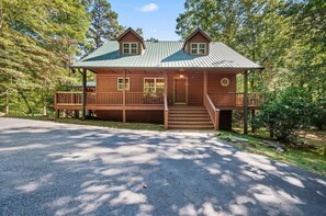 Exterior - Cozy Cabin Near Helen + Hot Tub + Fire Pit + Game Room + More (Cleveland)