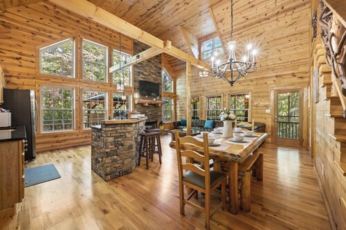 Cozy Cabin Near Helen + Hot Tub + Fire Pit + Game Room + More