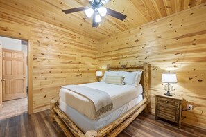 3 bedrooms, desk, iron/ironing board, free WiFi - Cozy Cabin Near Helen + Hot Tub + Fire Pit + Game Room + More (Cleveland)