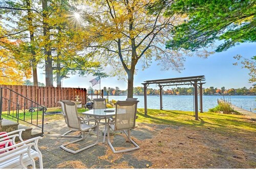 Relaxing Taylor Lake Retreat directly on the Chain of Lakes