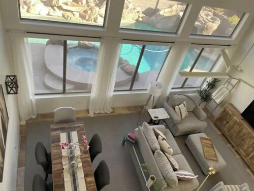 Fabulous Heated Spa / Pool Retreat Home