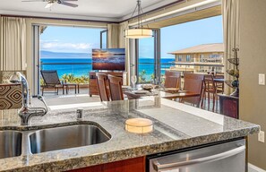 Interior - Maui Resort Rentals: Honua Kai - 4 Total Bedrooms, 7th Floor Deluxe Ocean AND West Maui Mountain Views (Lahaina)