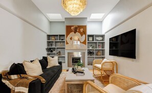 Smart TV, fireplace - Luna Residence close to Sydney Harbor (North Sydney)