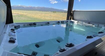 NEW~Custom 3 Master Suites~Waterfront Community~Near Yellowstone~AC~Hot tub~Wifi