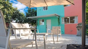 Outdoor banquet area - Wynwood Apartments (Miami)