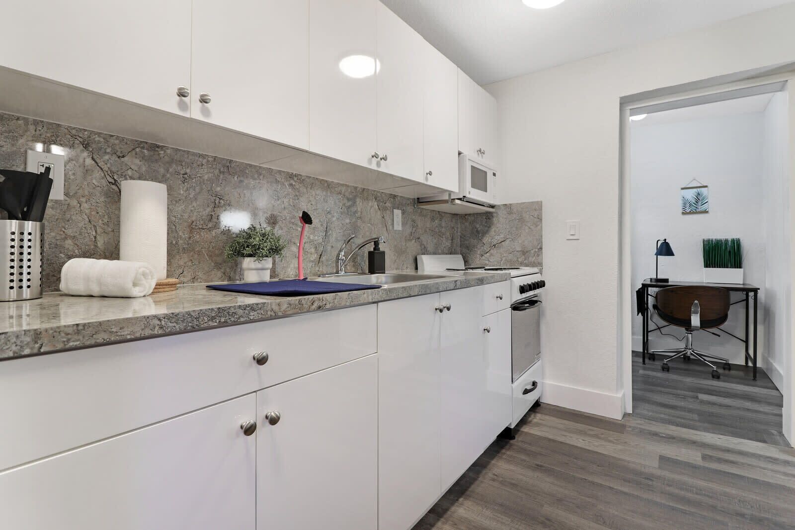 City Duplex, 2 Bedrooms, Non Smoking, Kitchen | Private kitchen | Coffee/tea maker