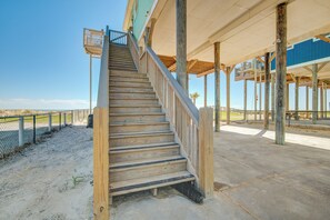 Property grounds - Beachfront Getaway!  Great for bird watching!  Perfect water view!! (Bolivar Peninsula)