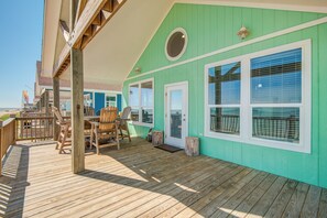 Outdoor dining - Beachfront Getaway!  Great for bird watching!  Perfect water view!! (Bolivar Peninsula)