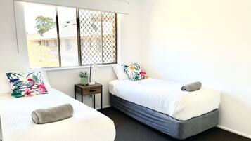 3 bedrooms, desk, iron/ironing board, travel crib